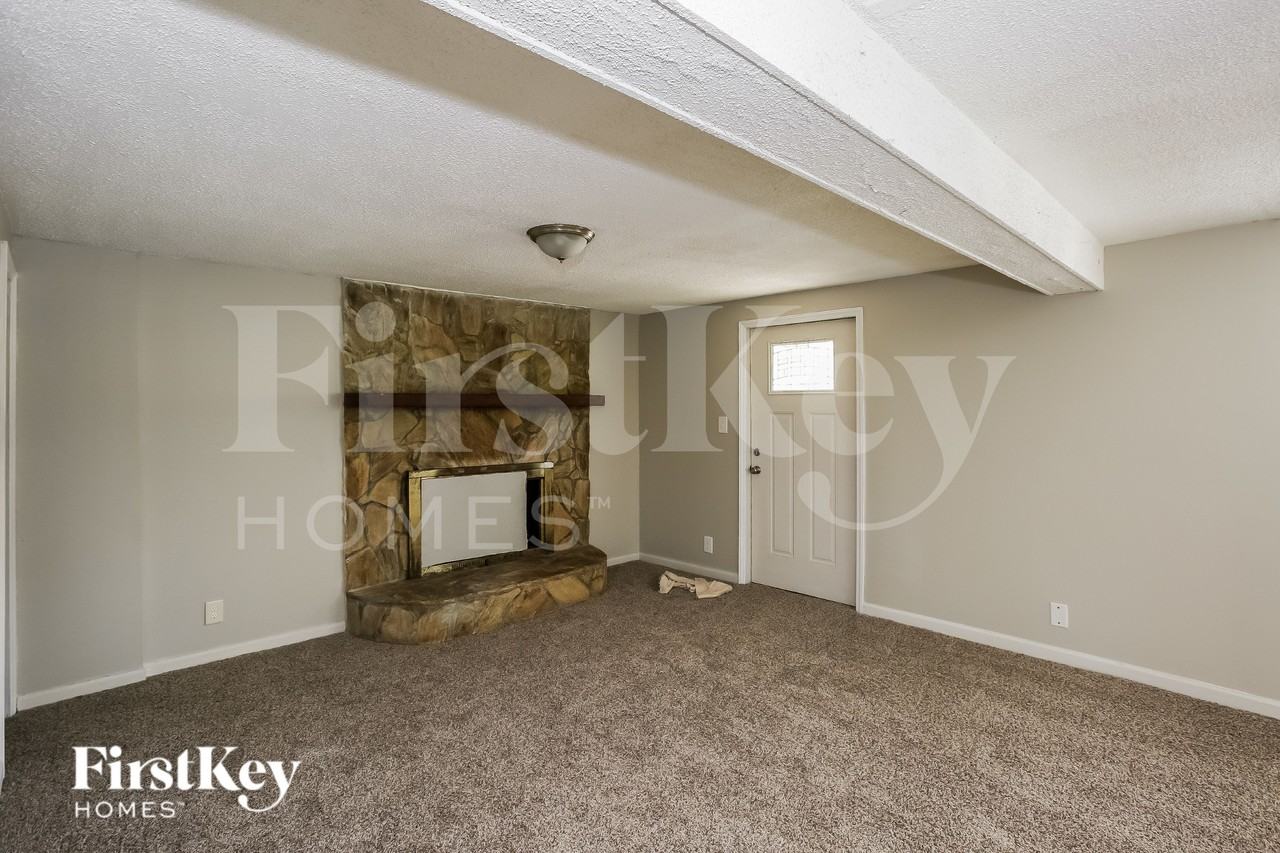 9208 Thayer Rd - Photo 5 of 15
