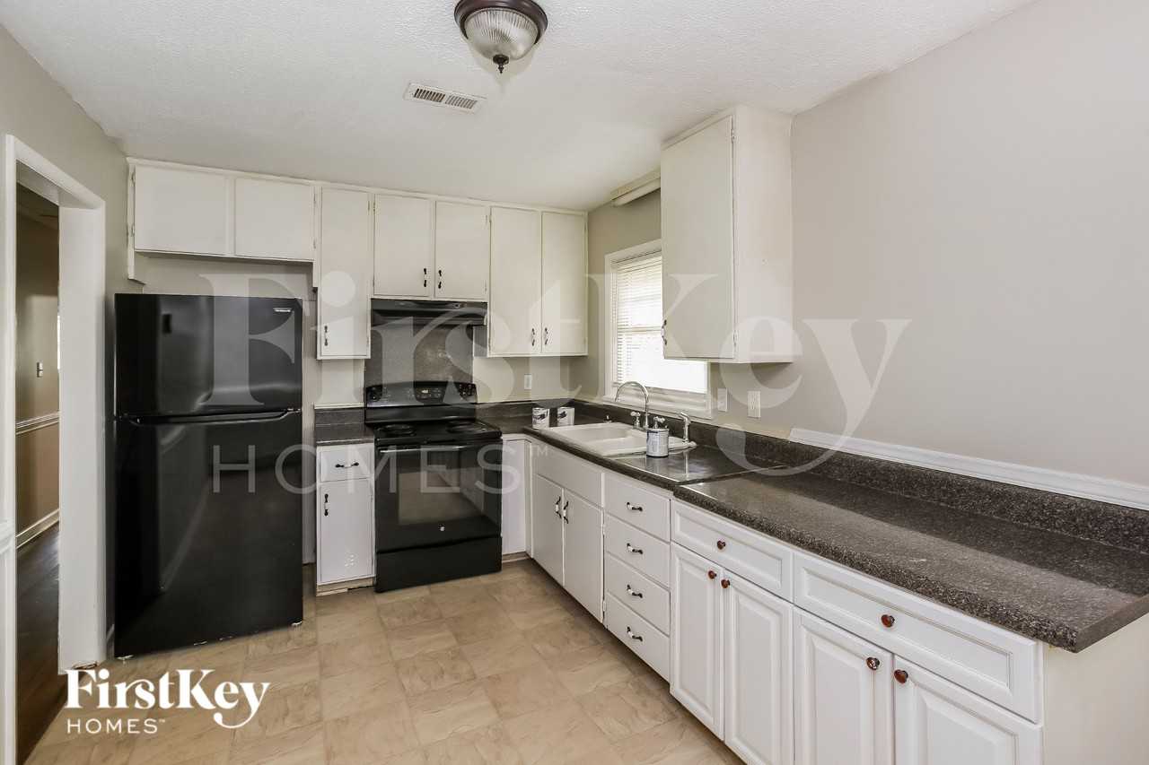 9208 Thayer Rd - Photo 6 of 15