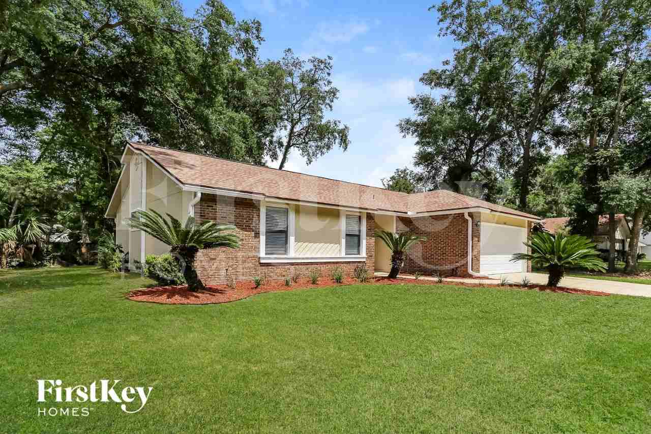 1645 Ponderosa Pine Dr E - Photo 2 of 15