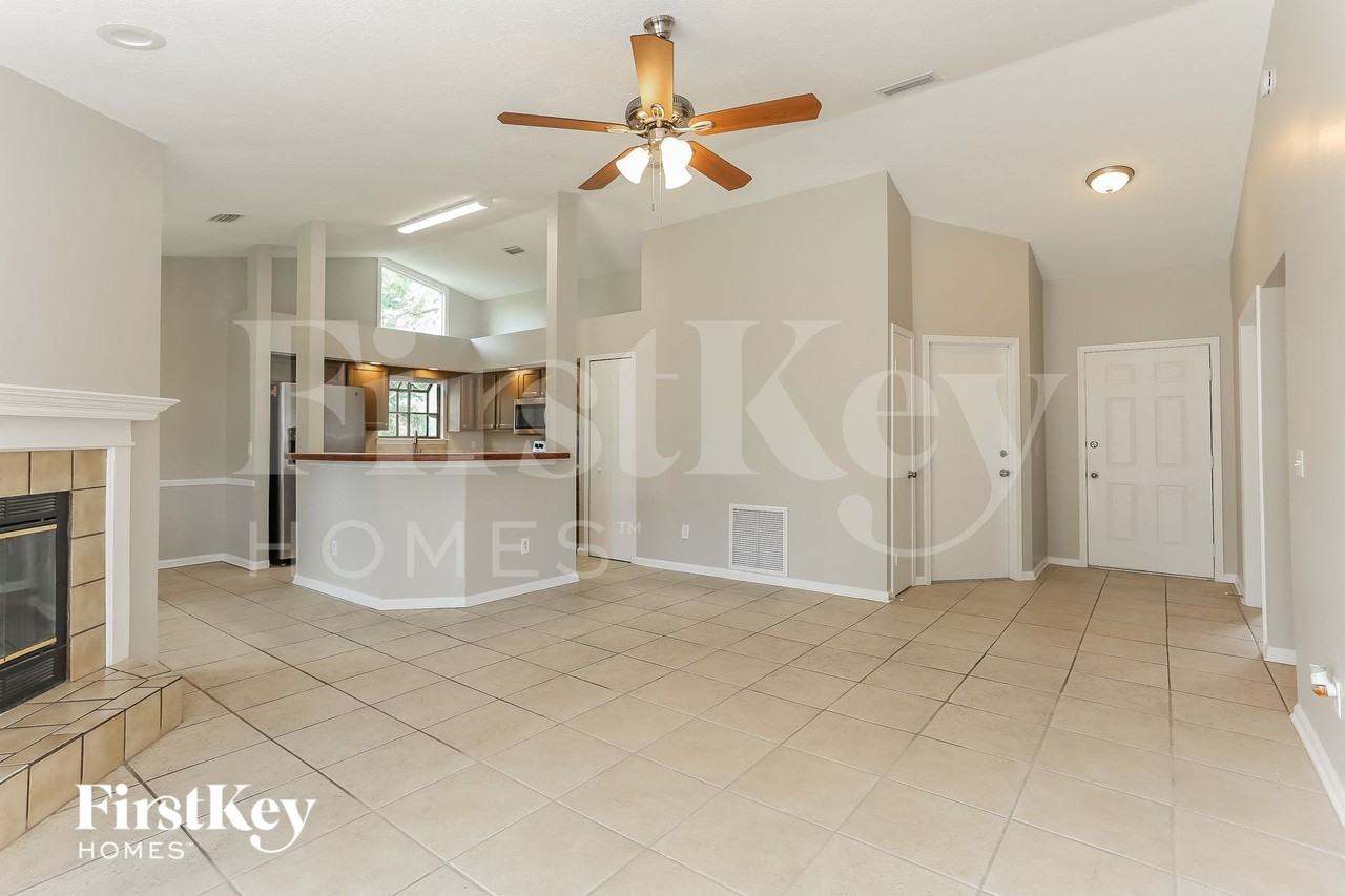 1645 Ponderosa Pine Dr E - Photo 4 of 15