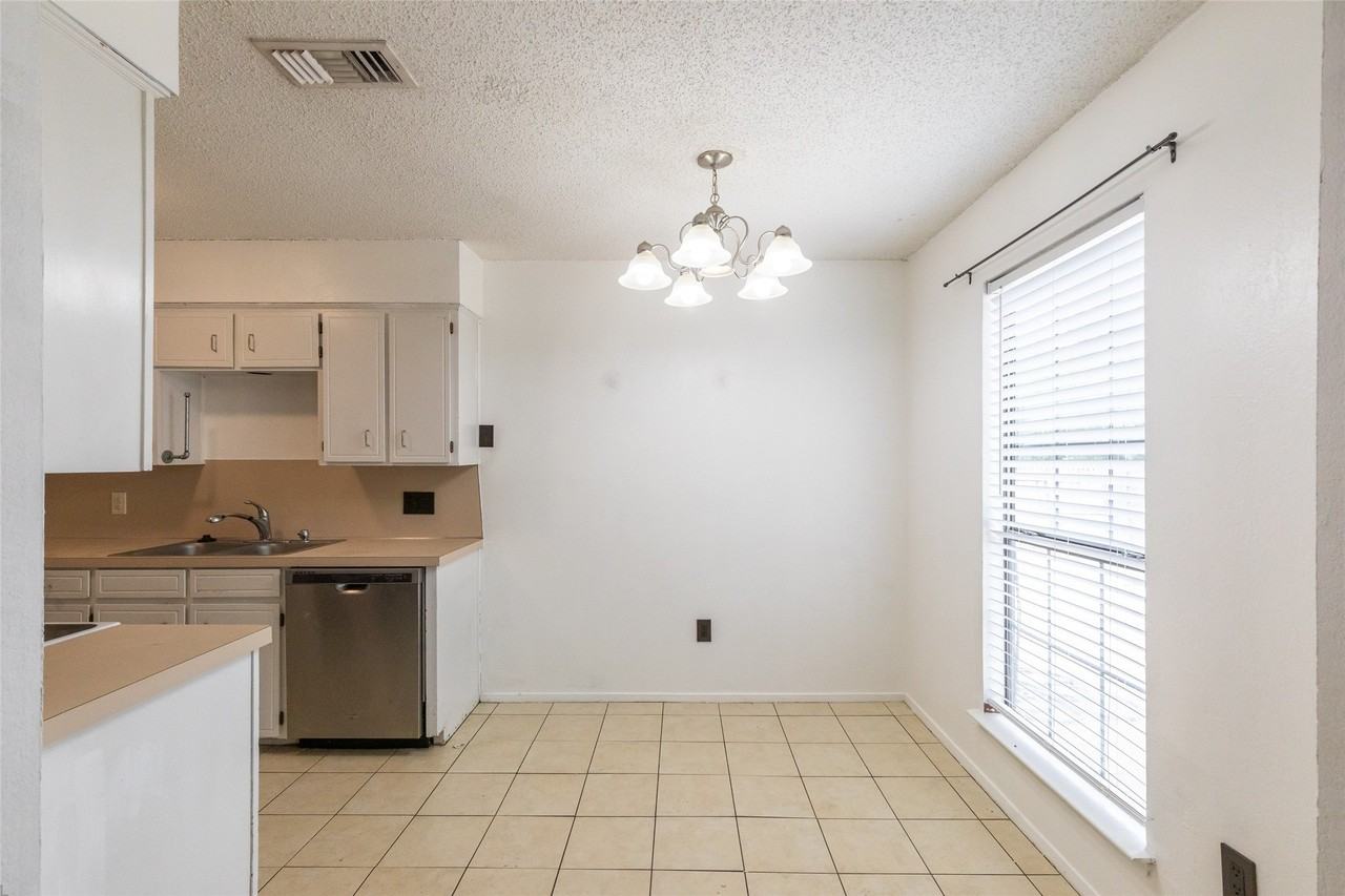 3902 Karen Dr - Photo 7 of 24