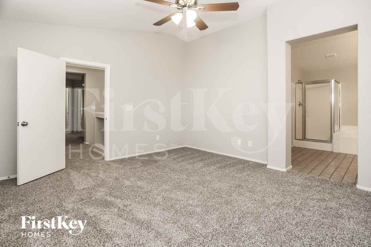 528 Brown Breeches Ave - Photo 7 of 15