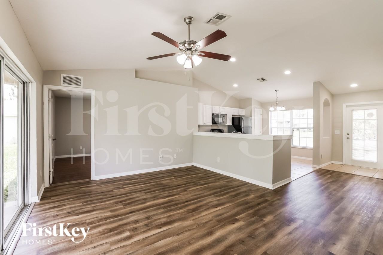 915 Kanuga St E - Photo 5 of 19