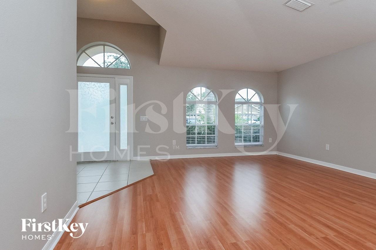 8129 Alamosa Wood Ave - Photo 3 of 15