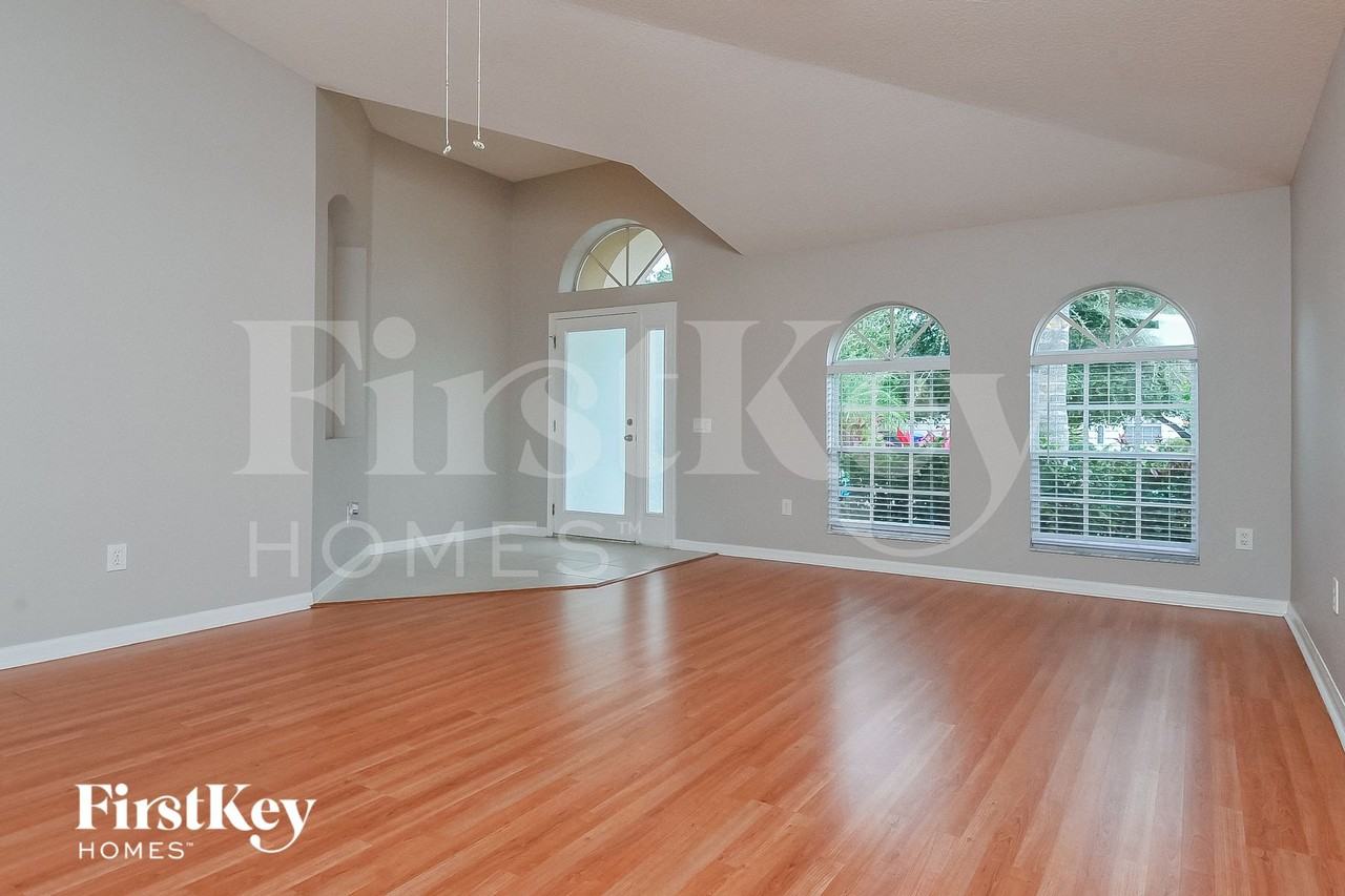 8129 Alamosa Wood Ave - Photo 4 of 15
