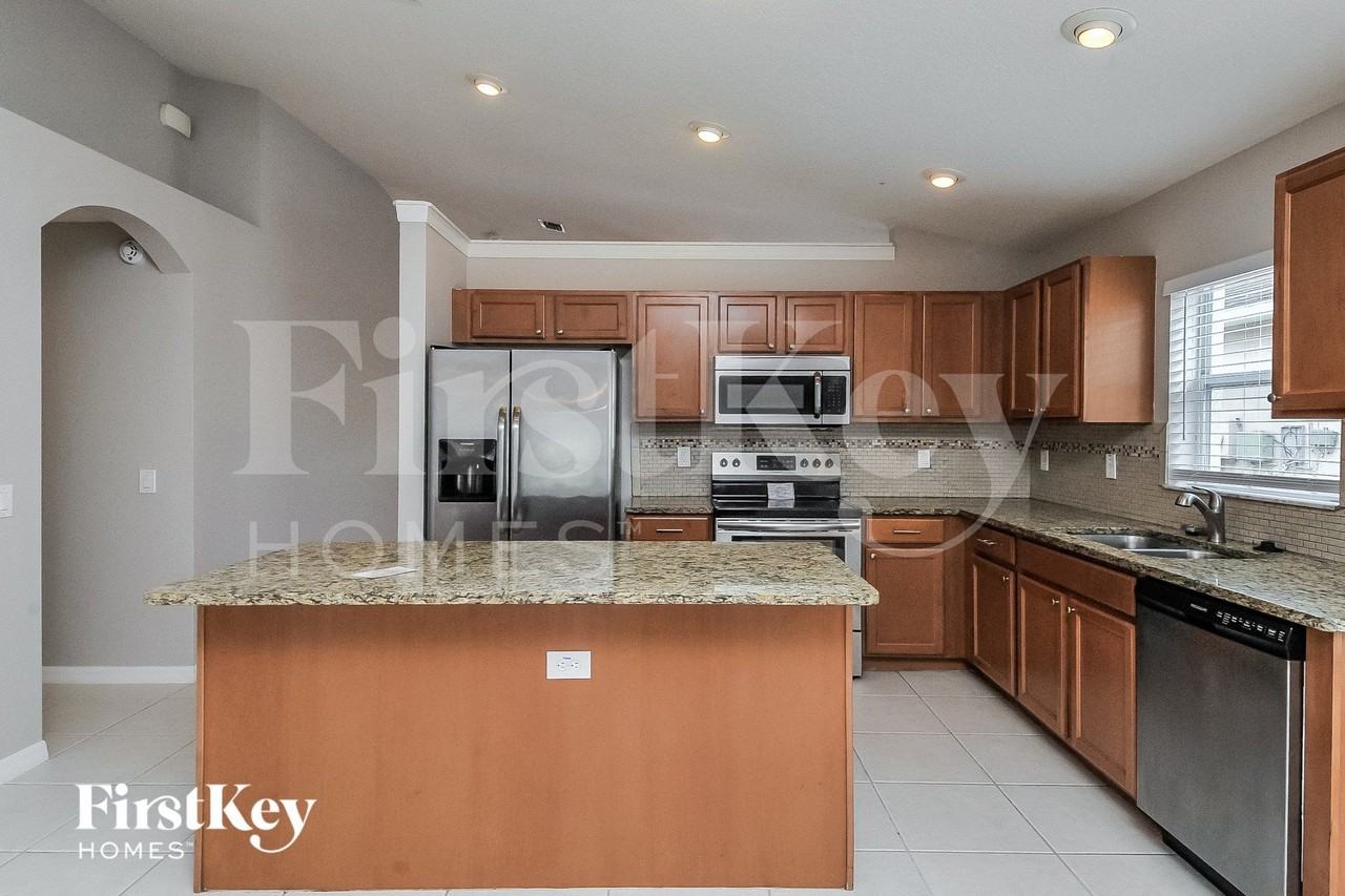 8129 Alamosa Wood Ave - Photo 6 of 15
