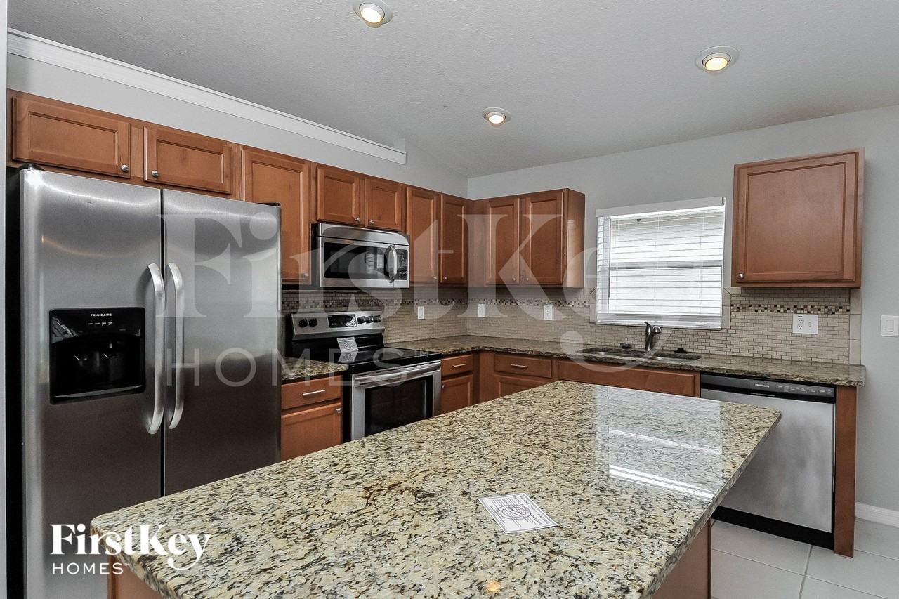 8129 Alamosa Wood Ave - Photo 7 of 15