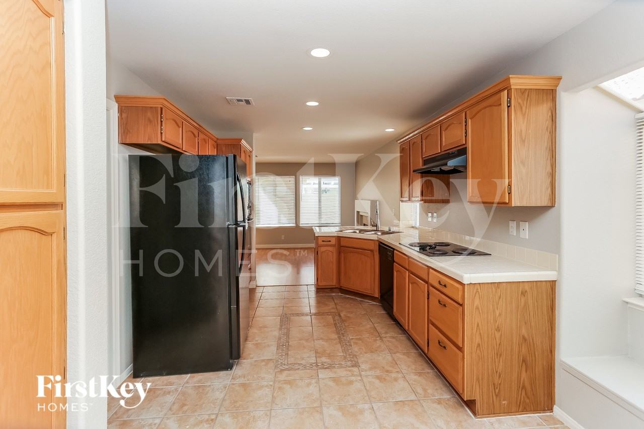 7841 Cocoa Beach Cir - Photo 5 of 15