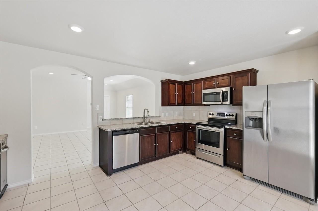 1530 Woodlake Dr - Photo 6 of 19