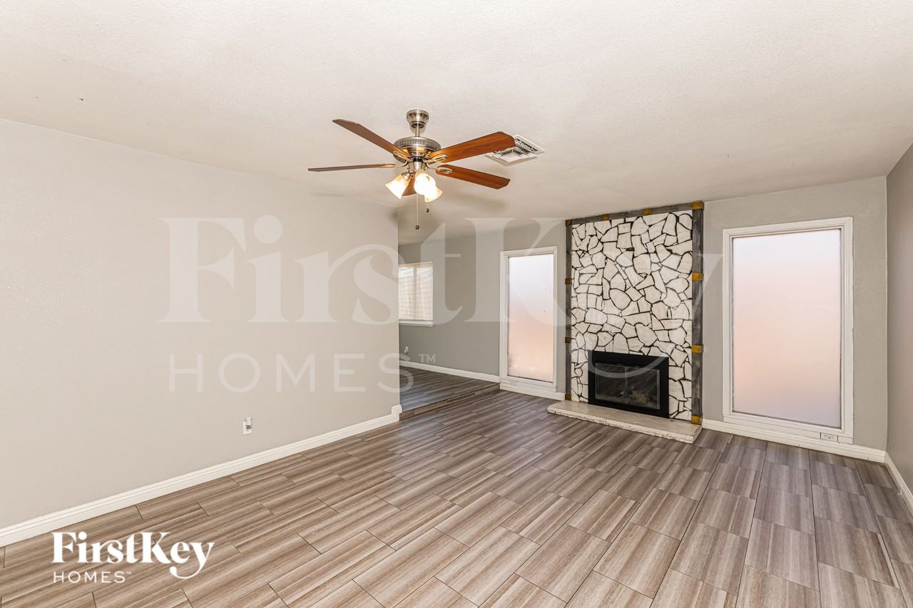 4843 Fairfax Ave - Photo 3 of 19