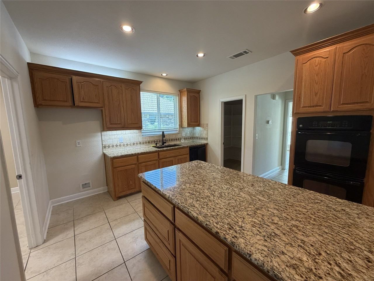 1001 Meadow Creek Dr - Photo 5 of 31