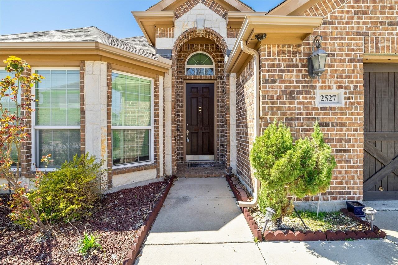 2527 Appaloosa Ln - Photo 5 of 27