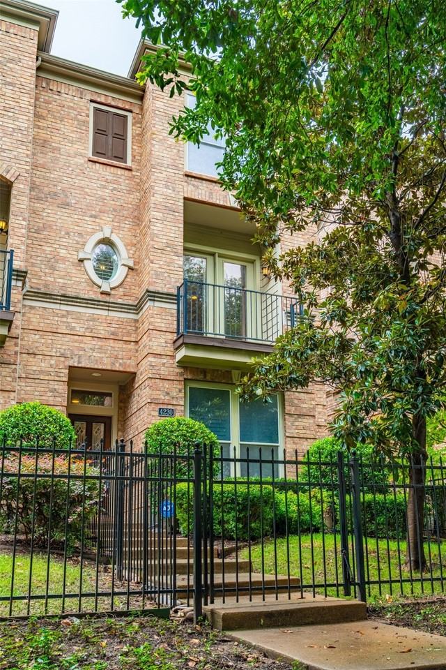 4230 Holland Ave - Photo 4 of 33