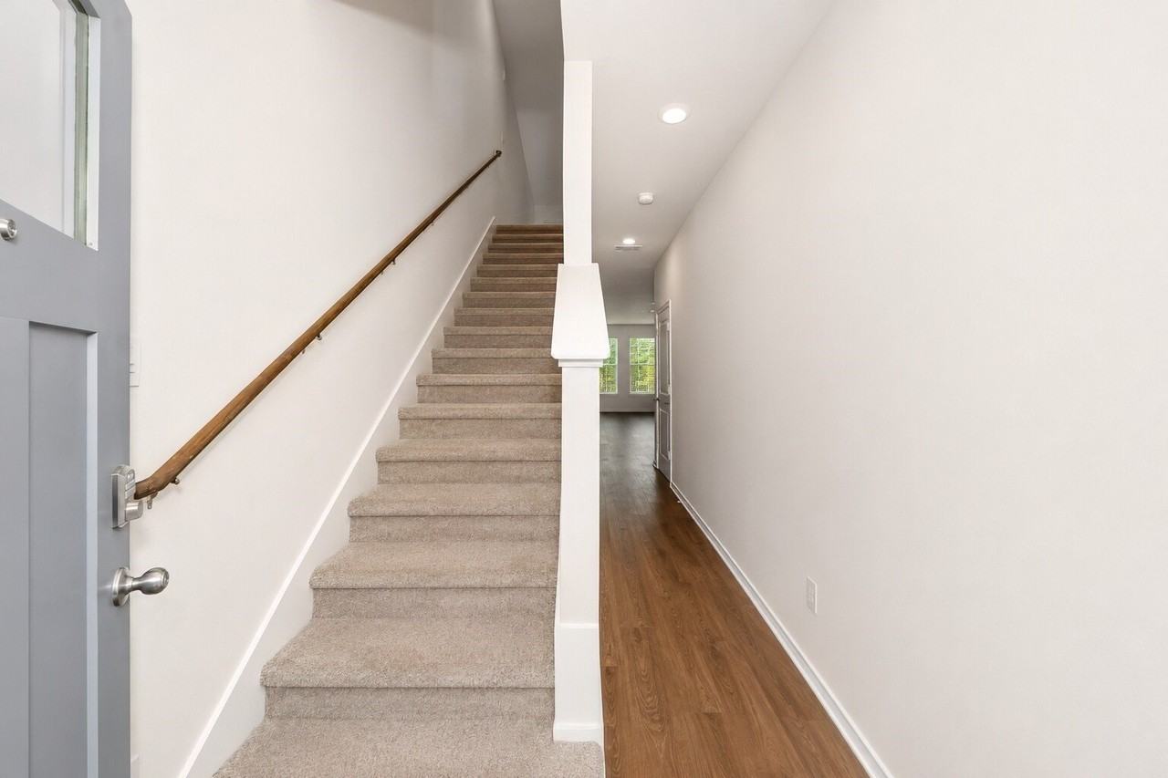 725 Cloverwood Dr - Photo 6 of 38