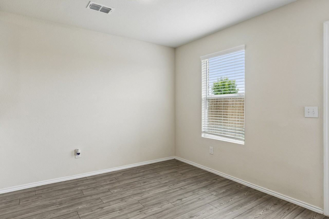 832 Ozark Path - Photo 7 of 26