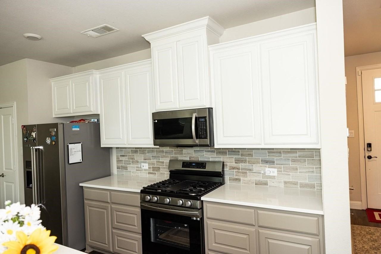 609 Laurel Ln - Photo 3 of 12