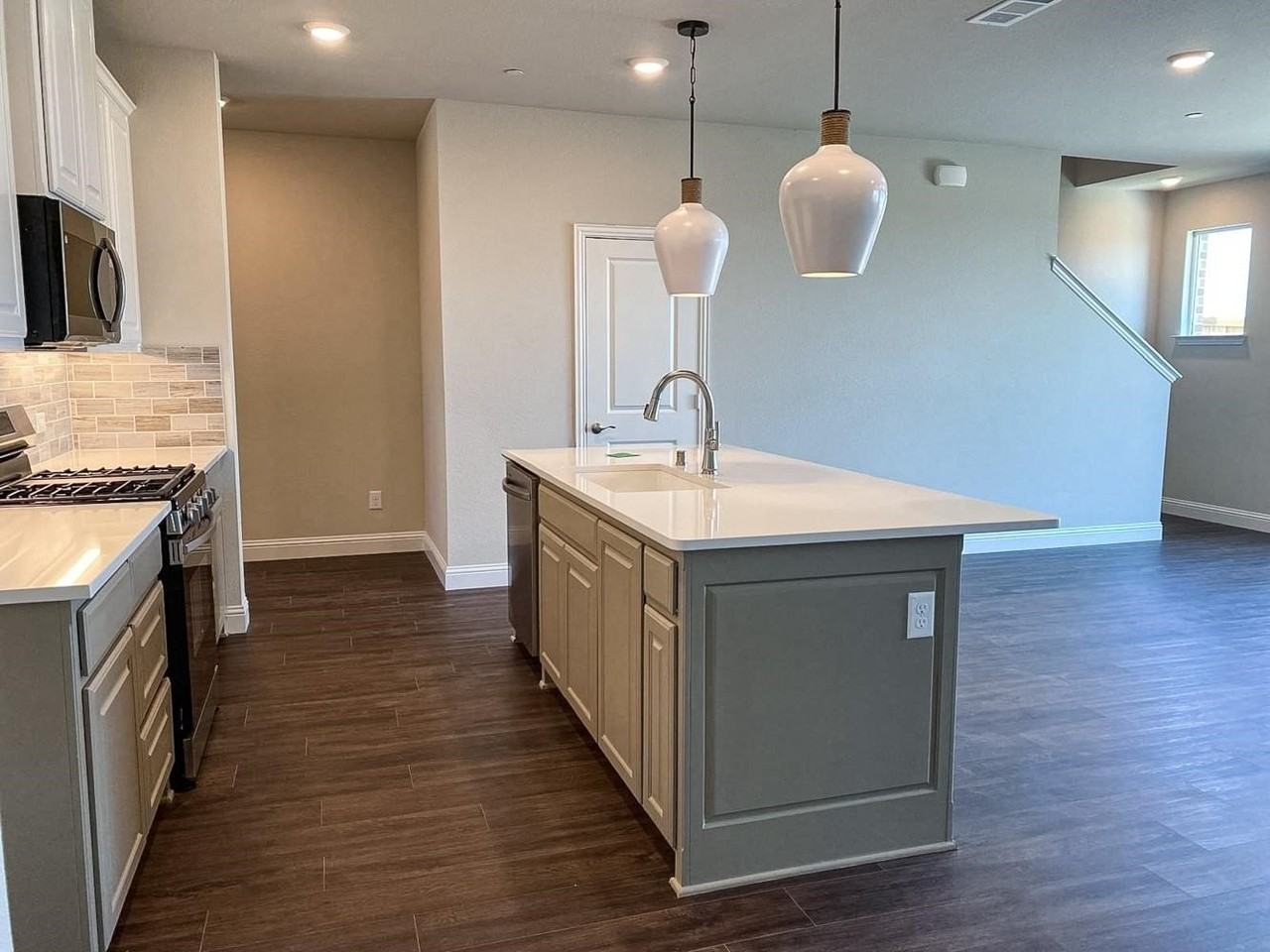609 Laurel Ln - Photo 6 of 12