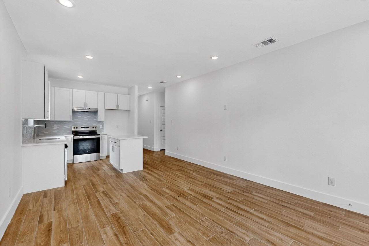707 Fuller St #C - Photo 4 of 12