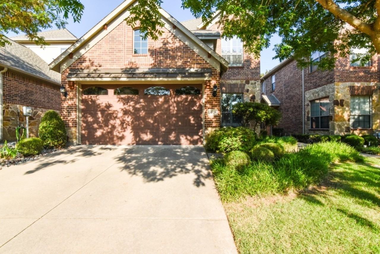 3128 Bloomfield Ct - Photo 3 of 31