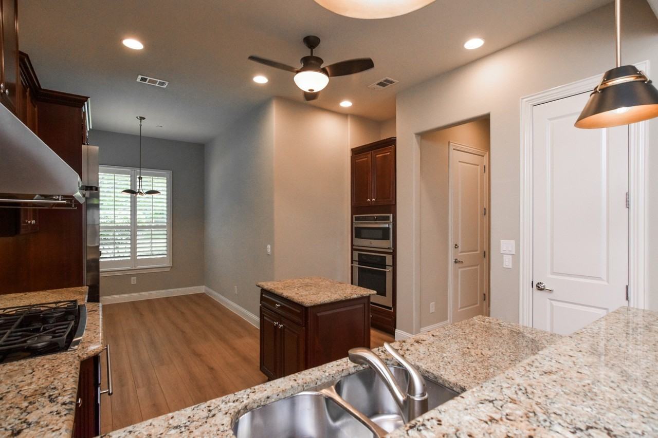 3128 Bloomfield Ct - Photo 4 of 31
