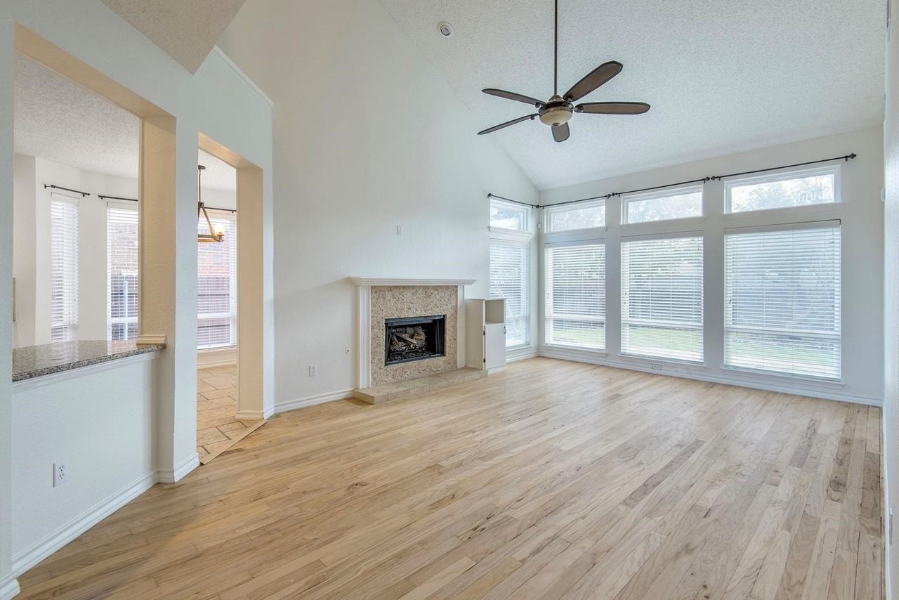 10701 Alexandria Dr - Photo 4 of 22