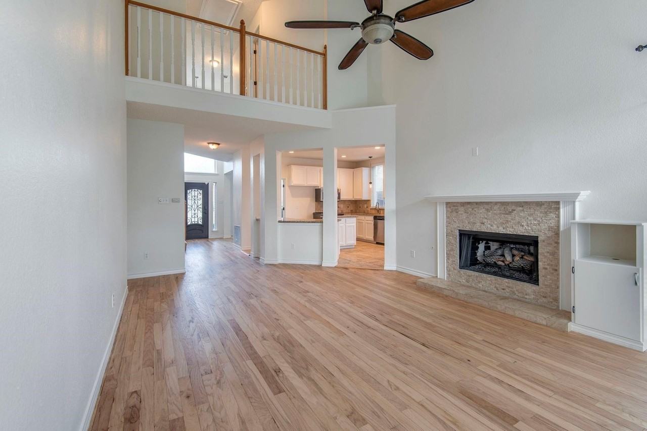 10701 Alexandria Dr - Photo 5 of 22