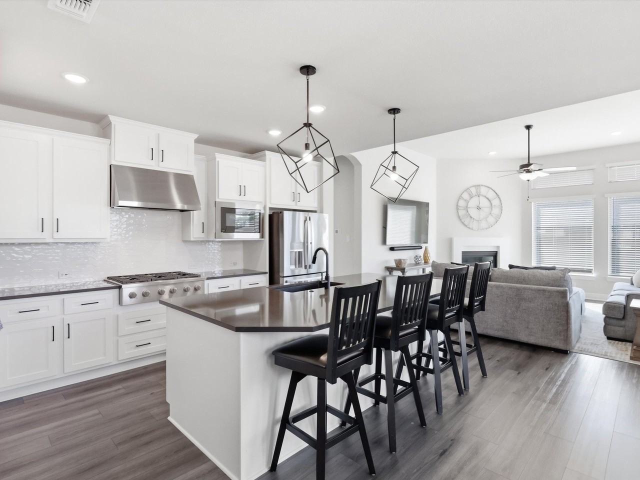 603 Crystalview Dr - Photo 5 of 33