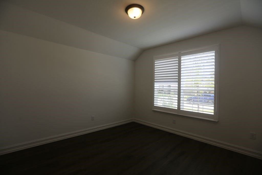 3412 Marginal Dr - Photo 3 of 36