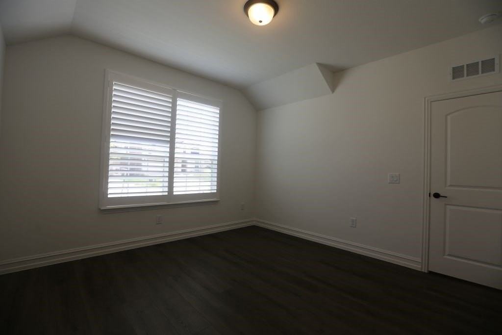3412 Marginal Dr - Photo 5 of 36