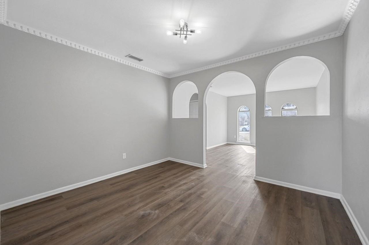 660 Springhill Dr - Photo 6 of 24