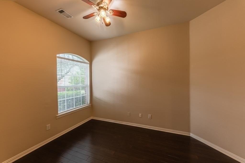 2034 Westbury Ln - Photo 2 of 31