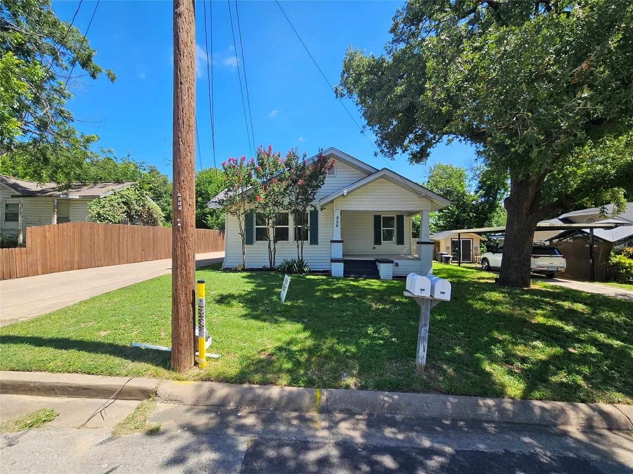 806 W Spring St - Photo 2 of 24