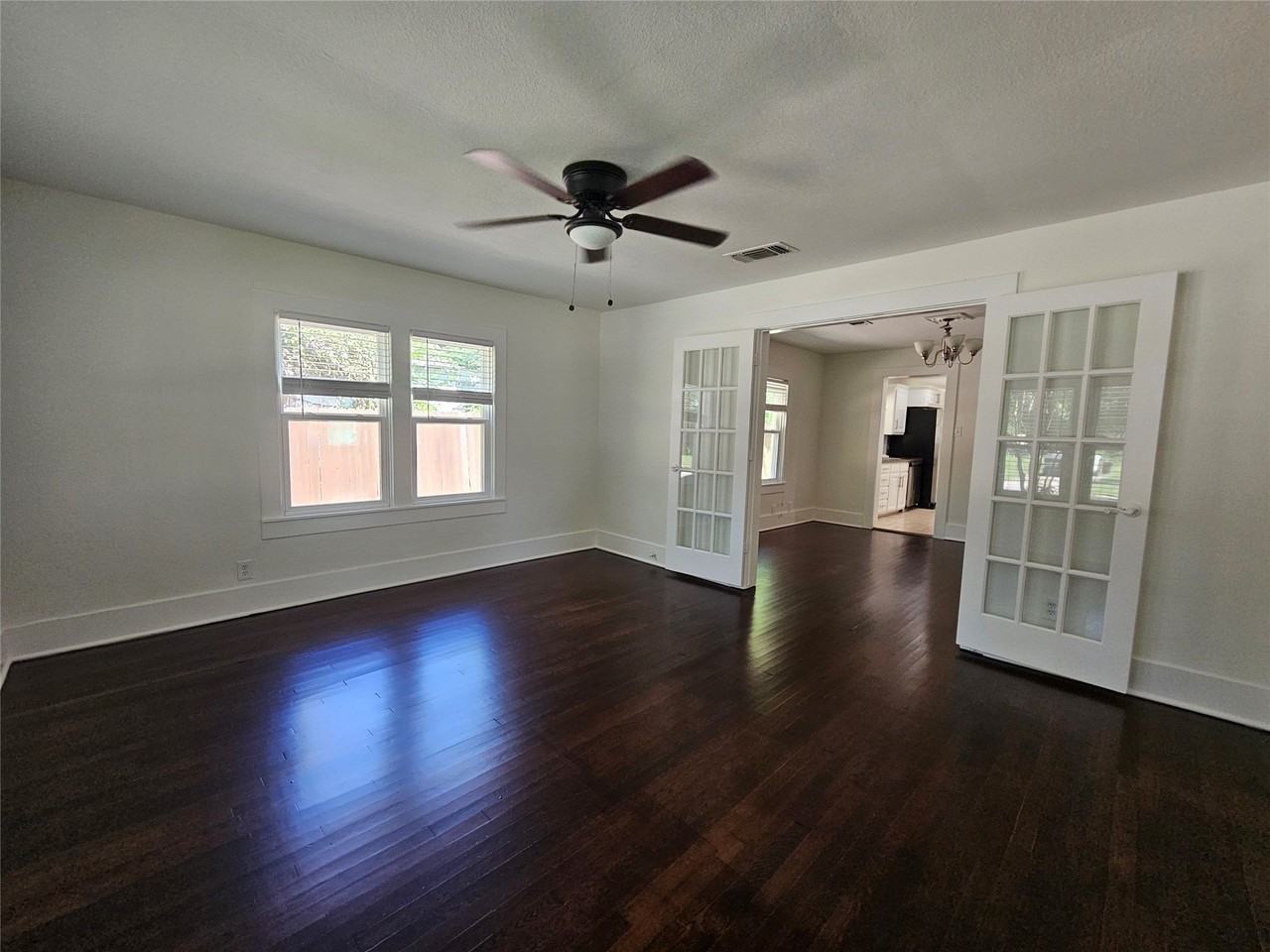 806 W Spring St - Photo 3 of 24