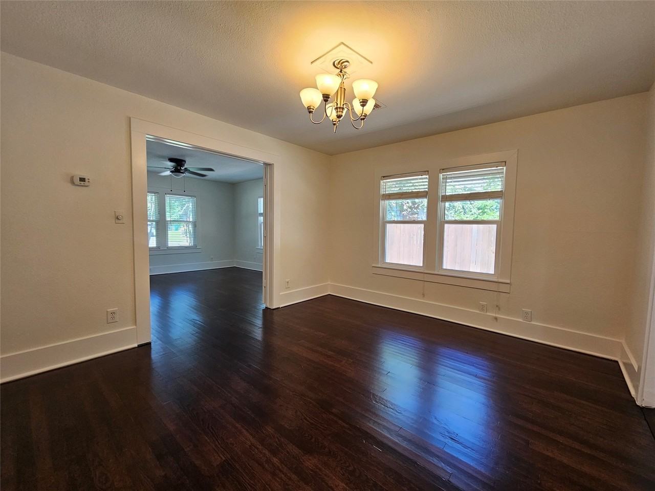 806 W Spring St - Photo 5 of 24