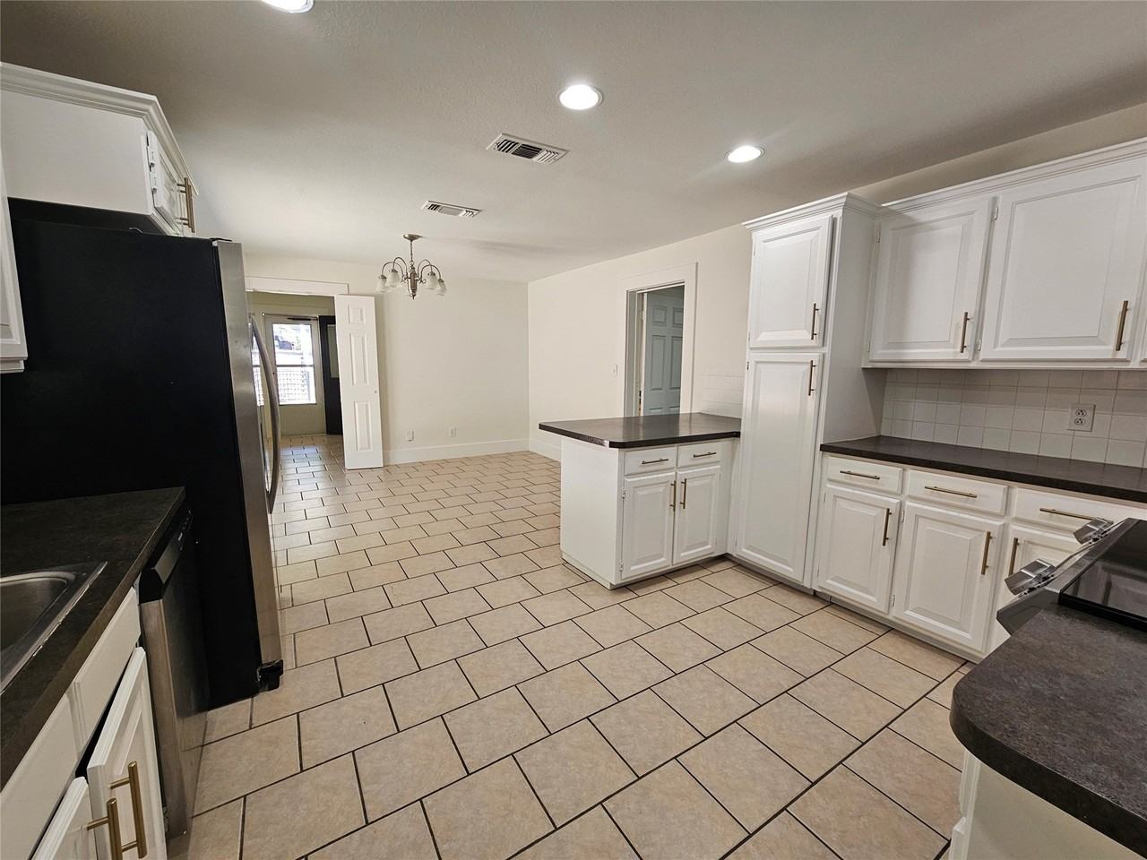 806 W Spring St - Photo 7 of 24