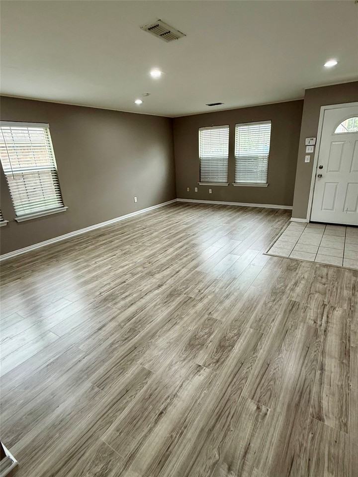 503 Angela Ln - Photo 3 of 21