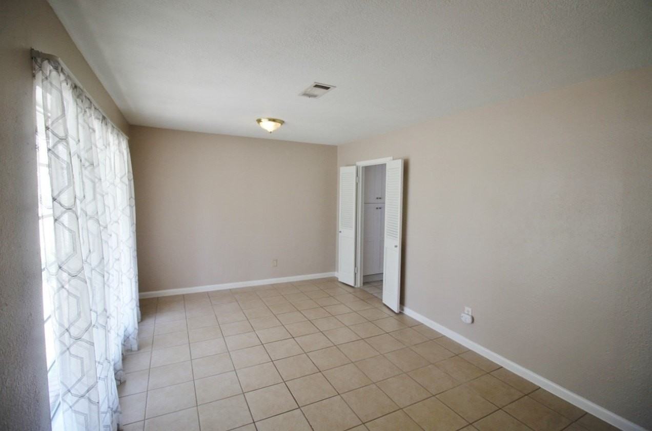 821 Rea Ave - Photo 3 of 28