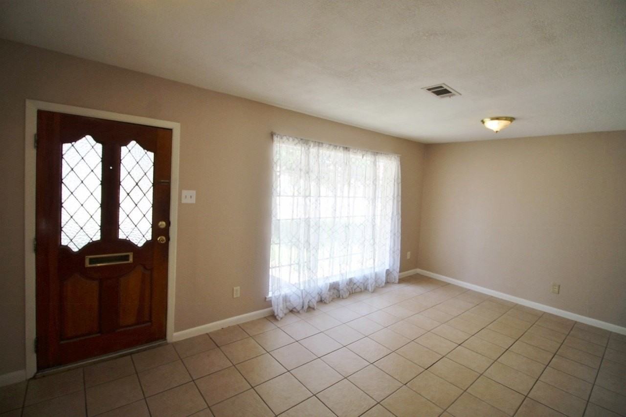 821 Rea Ave - Photo 4 of 28