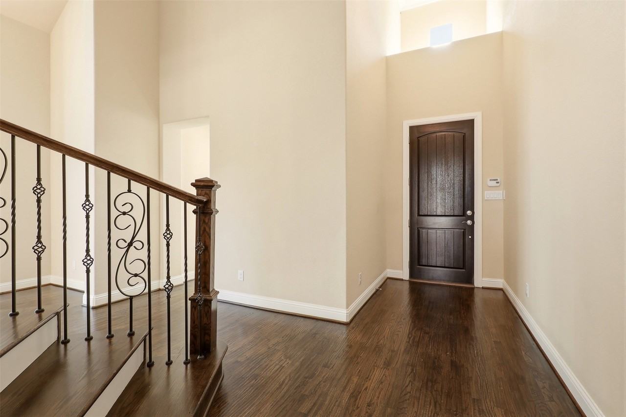 344 Birchwood Way - Photo 3 of 36