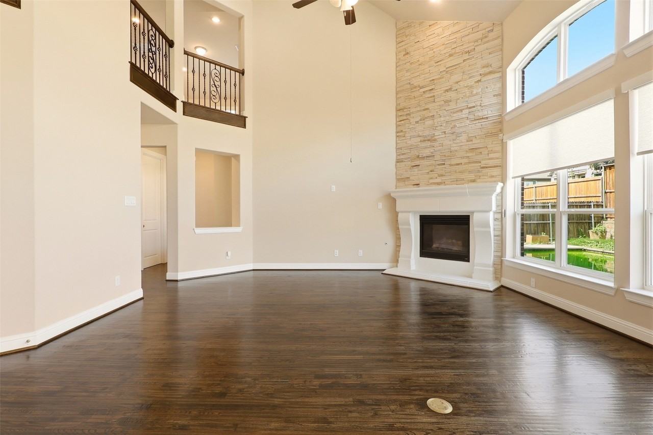 344 Birchwood Way - Photo 4 of 36