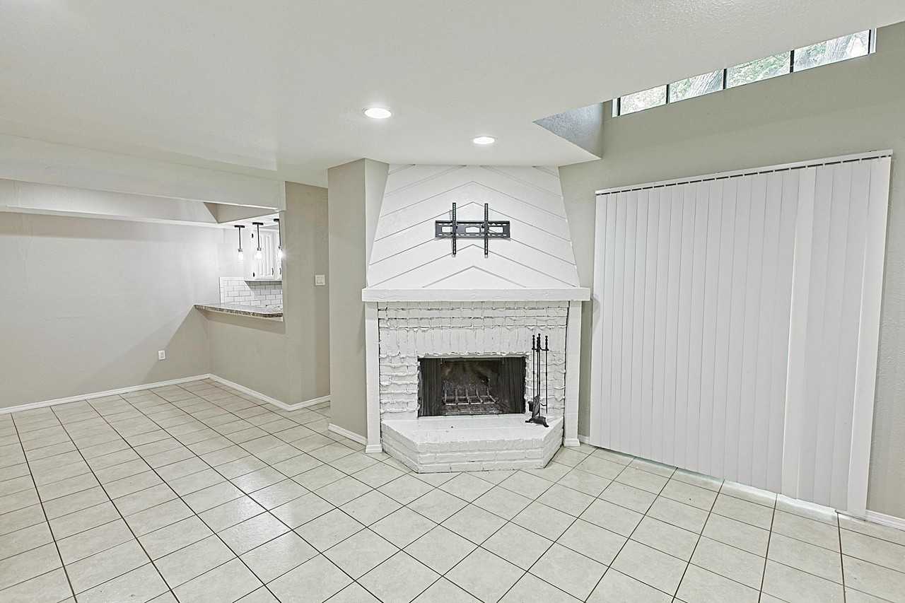 889 Dublin Dr #D - Photo 2 of 40