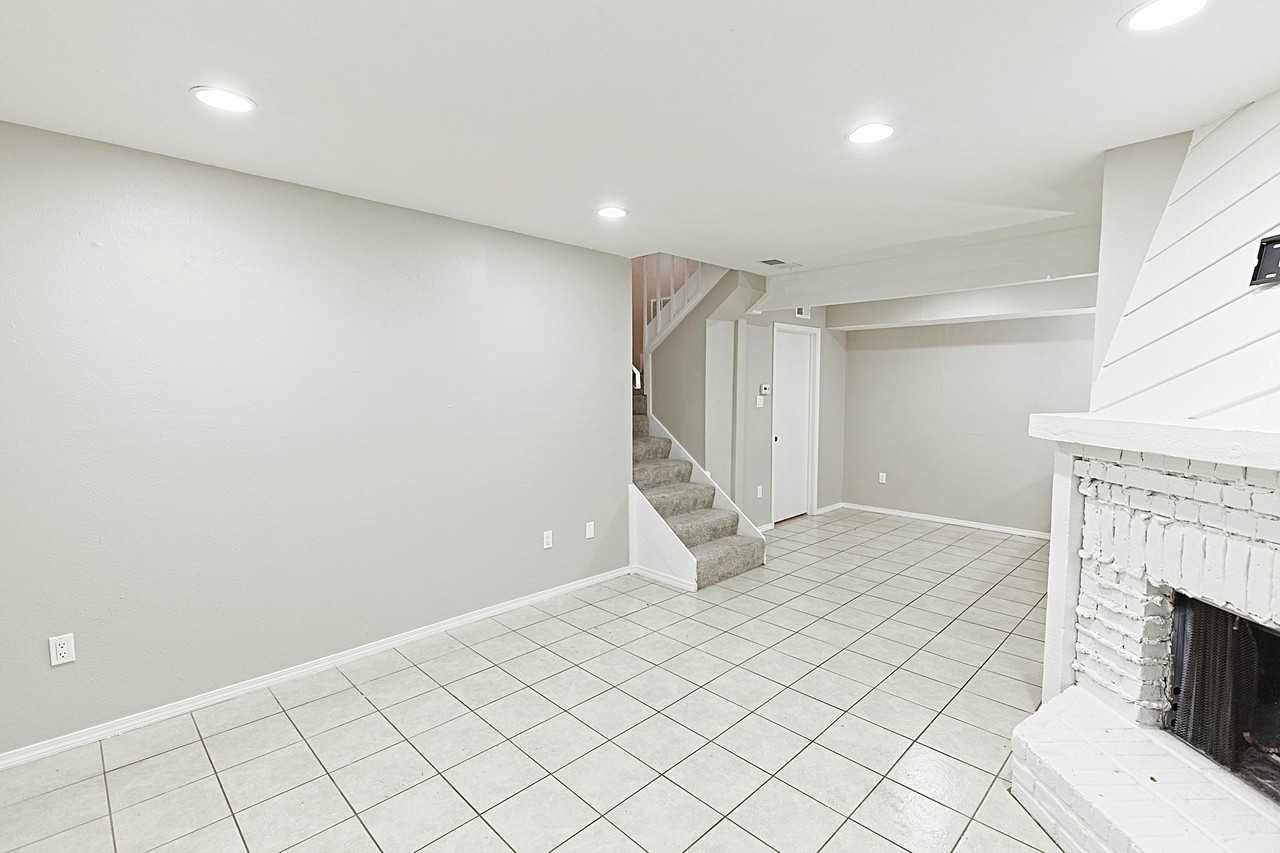 889 Dublin Dr #D - Photo 6 of 40