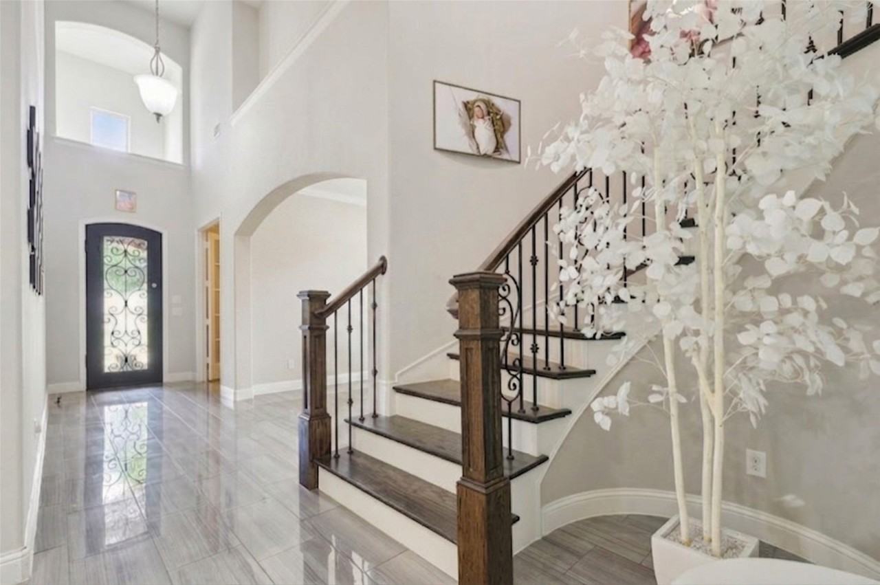 5012 Engleswood Trl - Photo 3 of 35