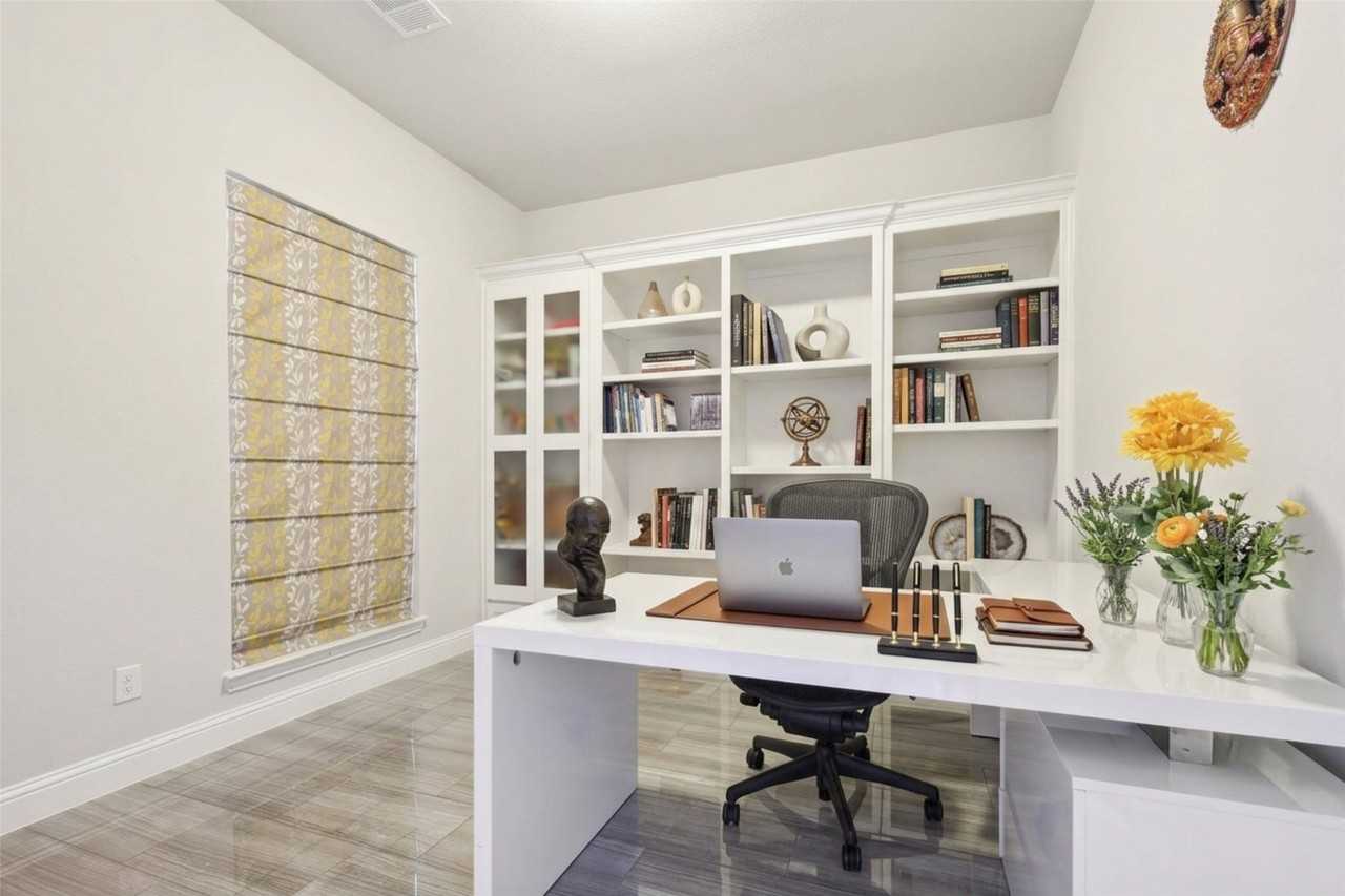 5012 Engleswood Trl - Photo 4 of 35
