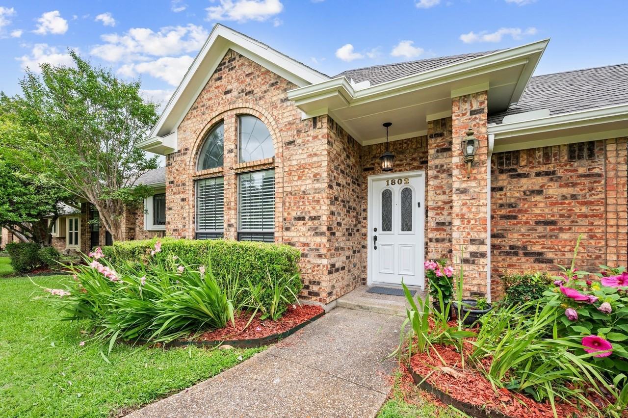 1802 Campbell Trl - Photo 3 of 40