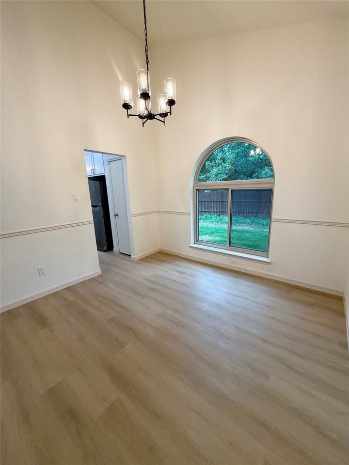3308 Meadowview Dr - Photo 2 of 11