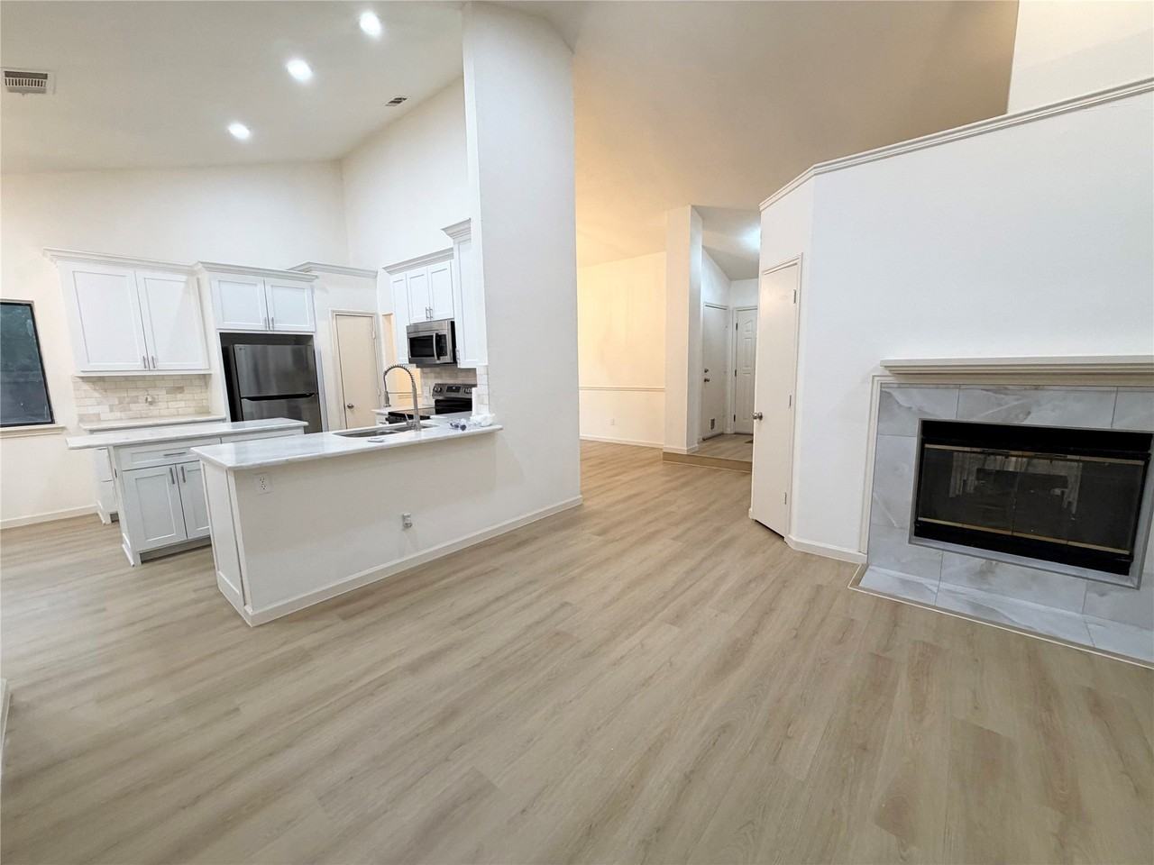 3308 Meadowview Dr - Photo 3 of 11