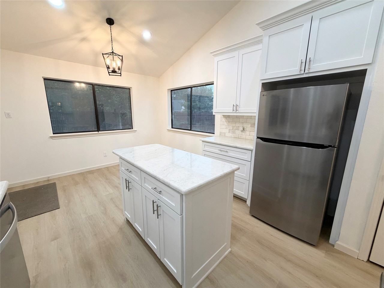 3308 Meadowview Dr - Photo 4 of 11