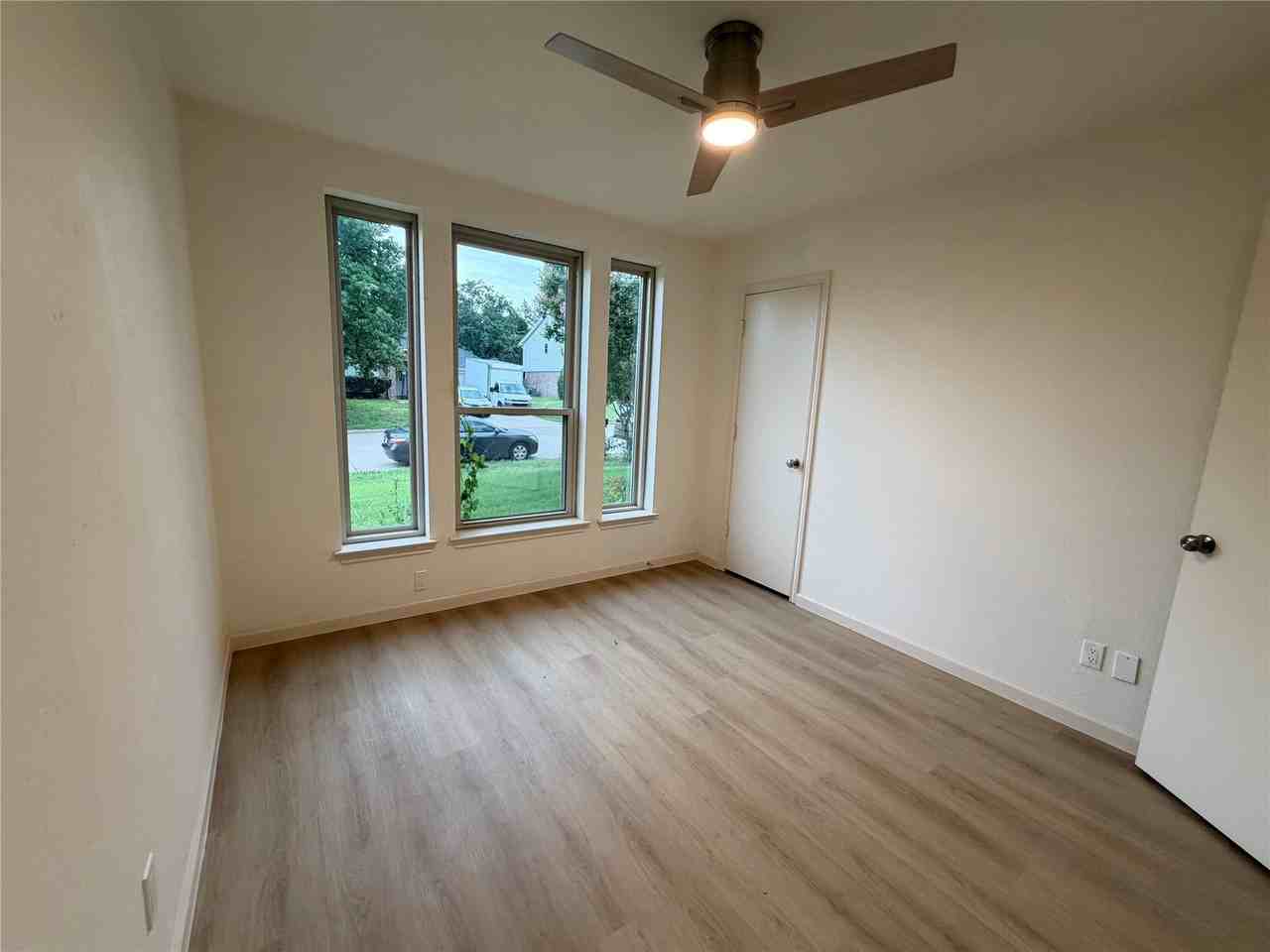 3308 Meadowview Dr - Photo 5 of 11