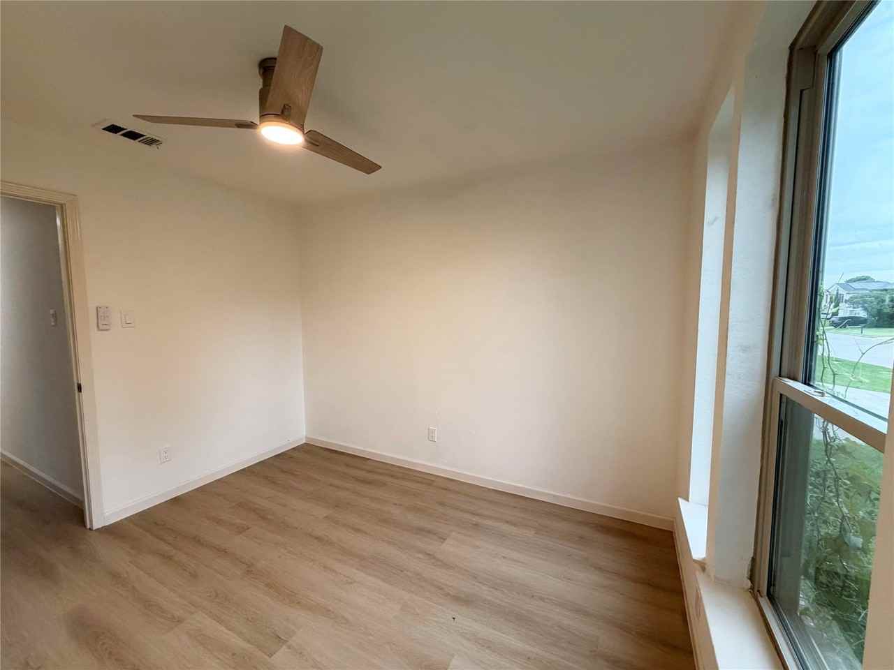 3308 Meadowview Dr - Photo 6 of 11